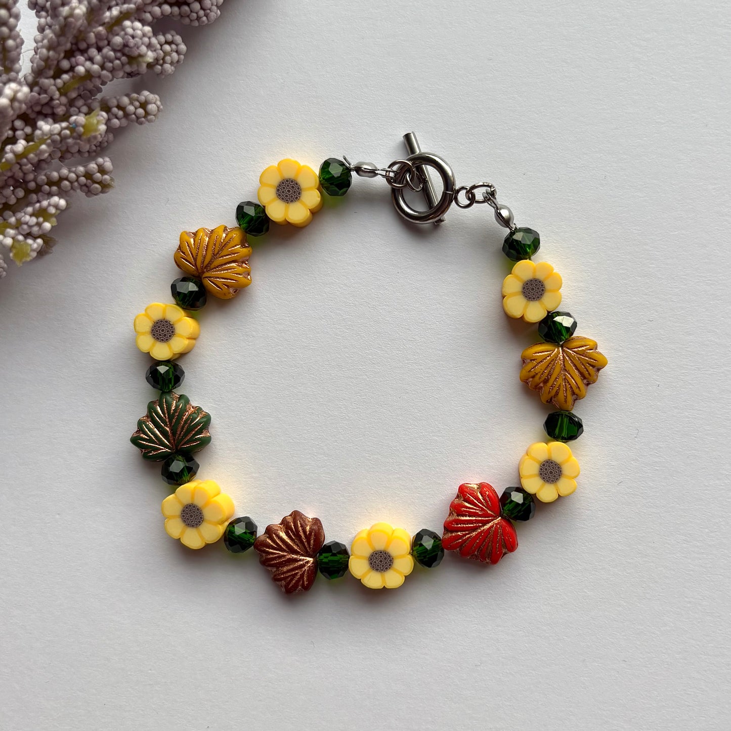 Autumn leaves bracelet - green beads, leaves and sunflowers