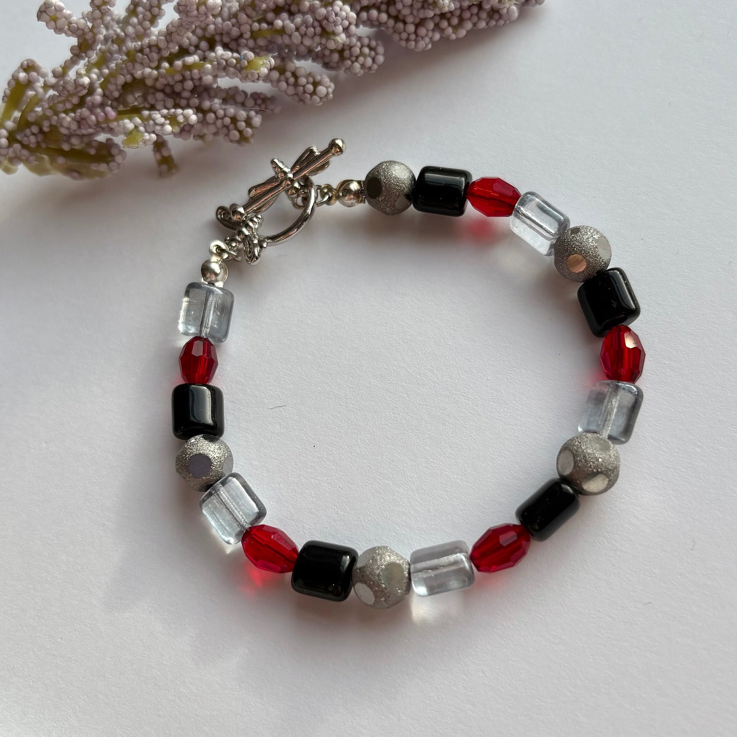 Disco Diva bracelet - Handmade beaded red and black disco ball