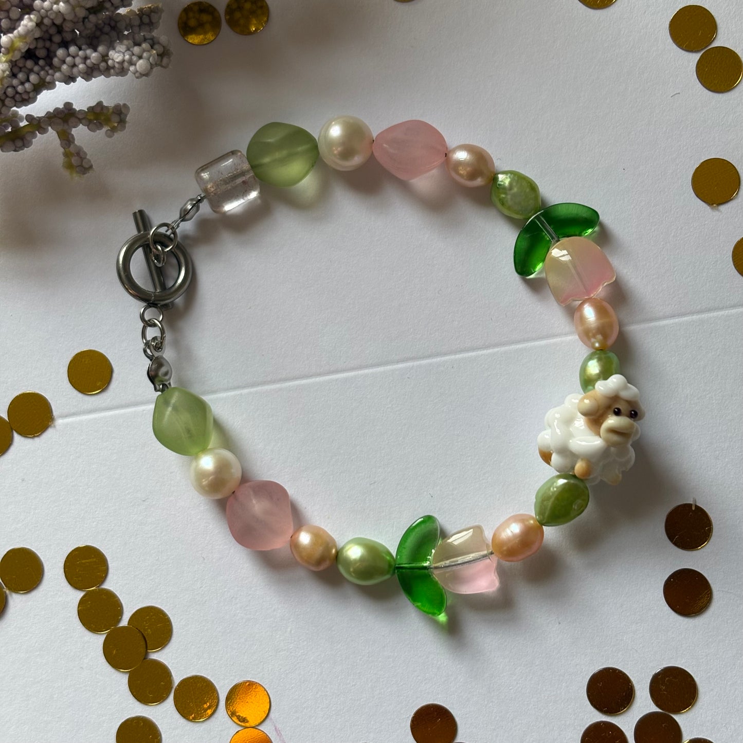 Handmade sheep spring green and pink pearl beaded hypoallergenic bracelet