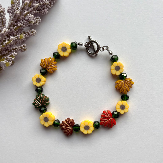 Autumn leaves bracelet - green beads, leaves and sunflowers