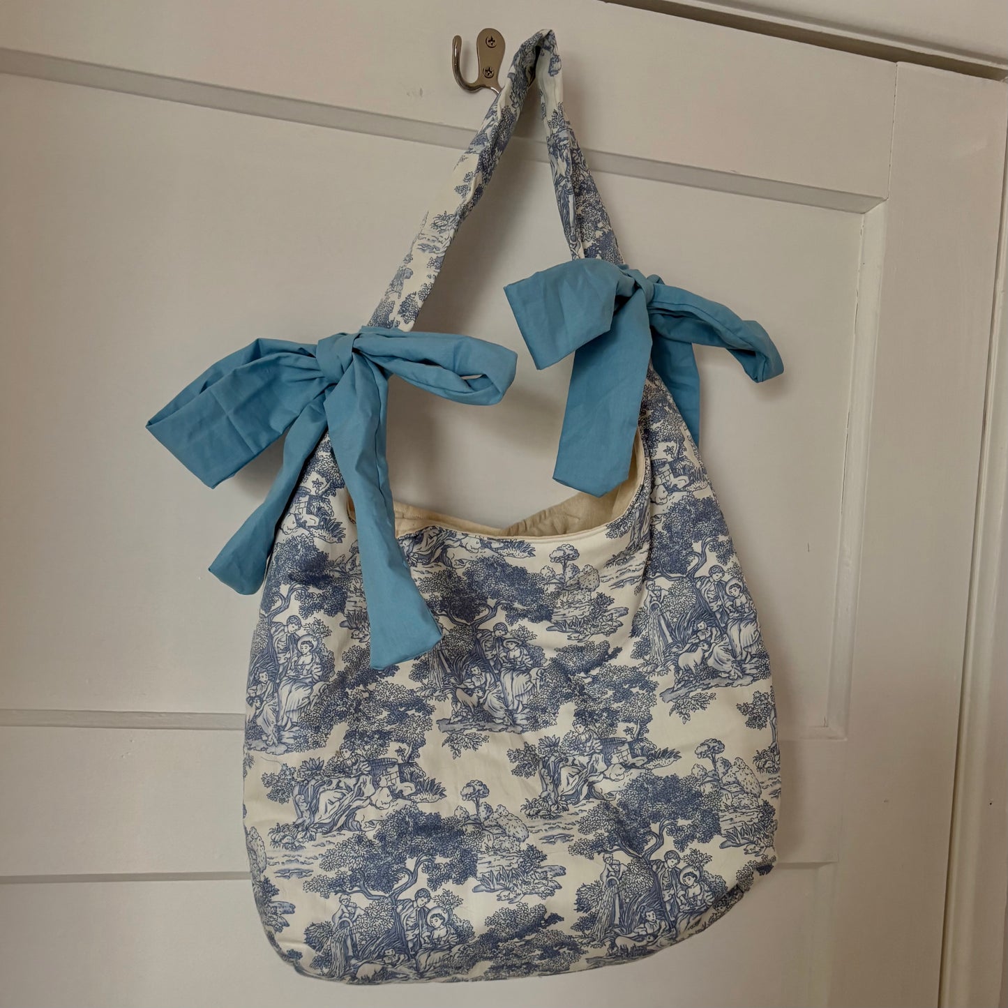 Handmade white and blue porcelain coquette farm print padded tote bag with blue bows