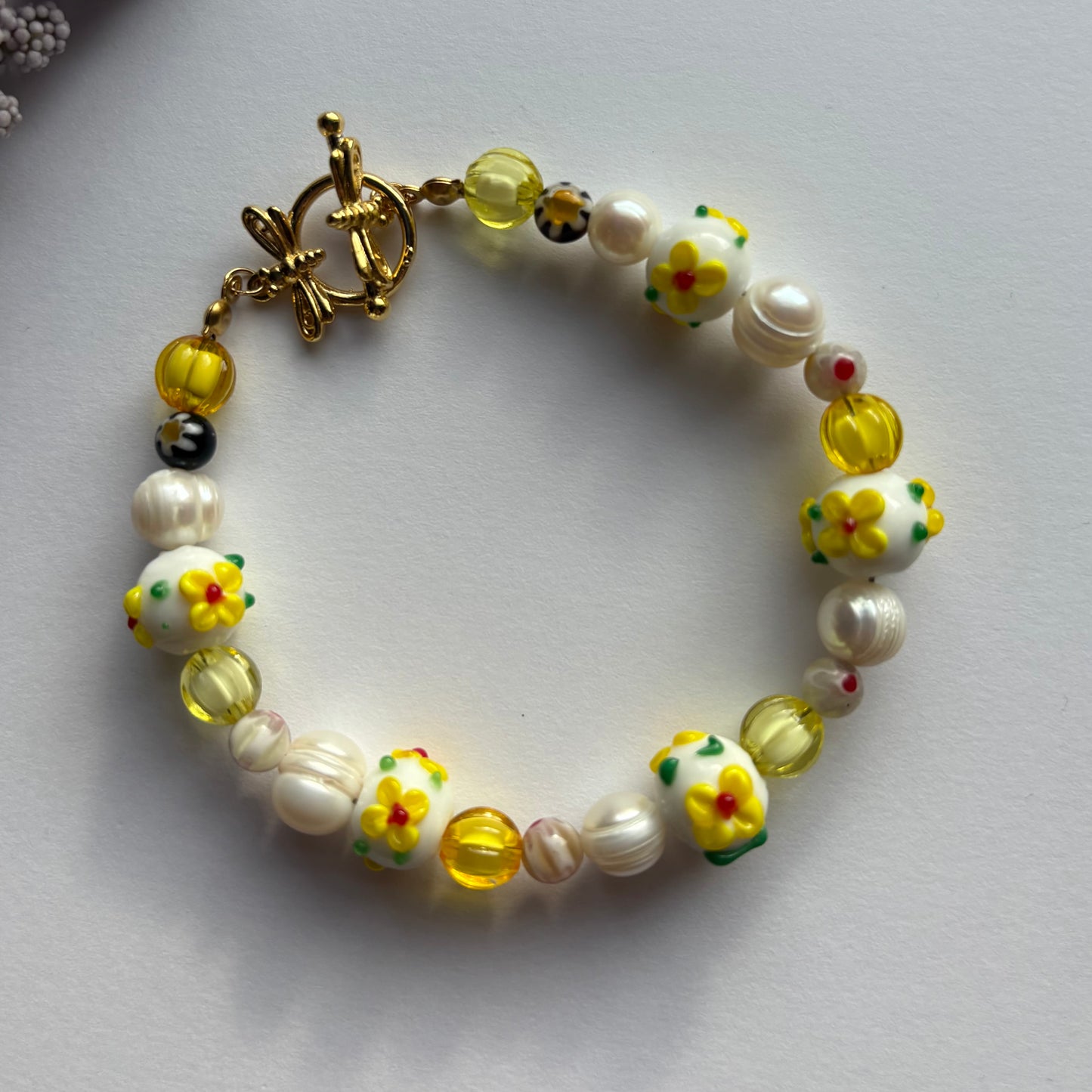 The sunshine bracelet - Yellow flower pearl beaded bracelet