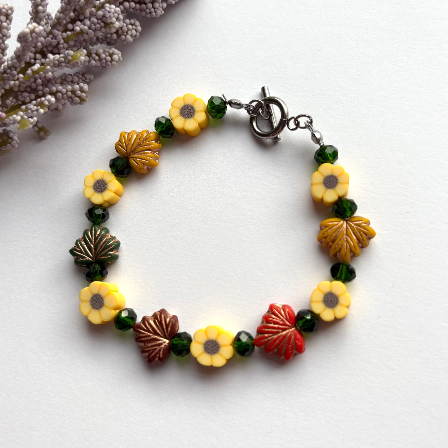 Autumn leaves bracelet - green beads, leaves and sunflowers