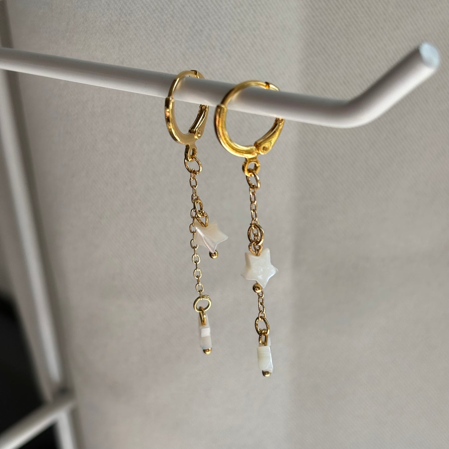 "Starry night" 18k Gold plated chain huggie hoop earrings with mother of pearl stars