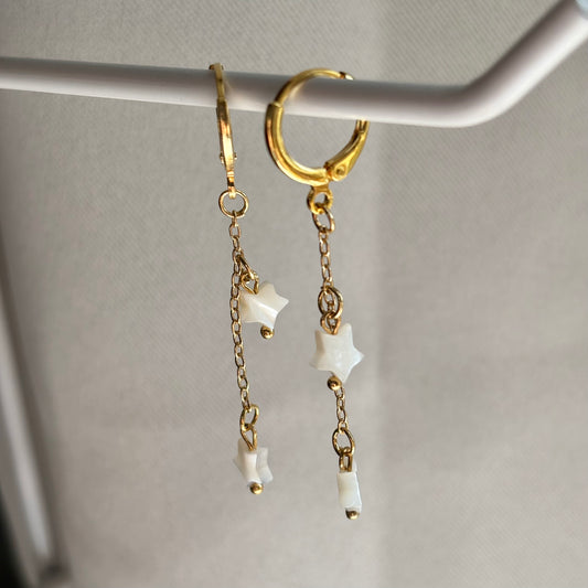 "Starry night" 18k Gold plated chain huggie hoop earrings with mother of pearl stars