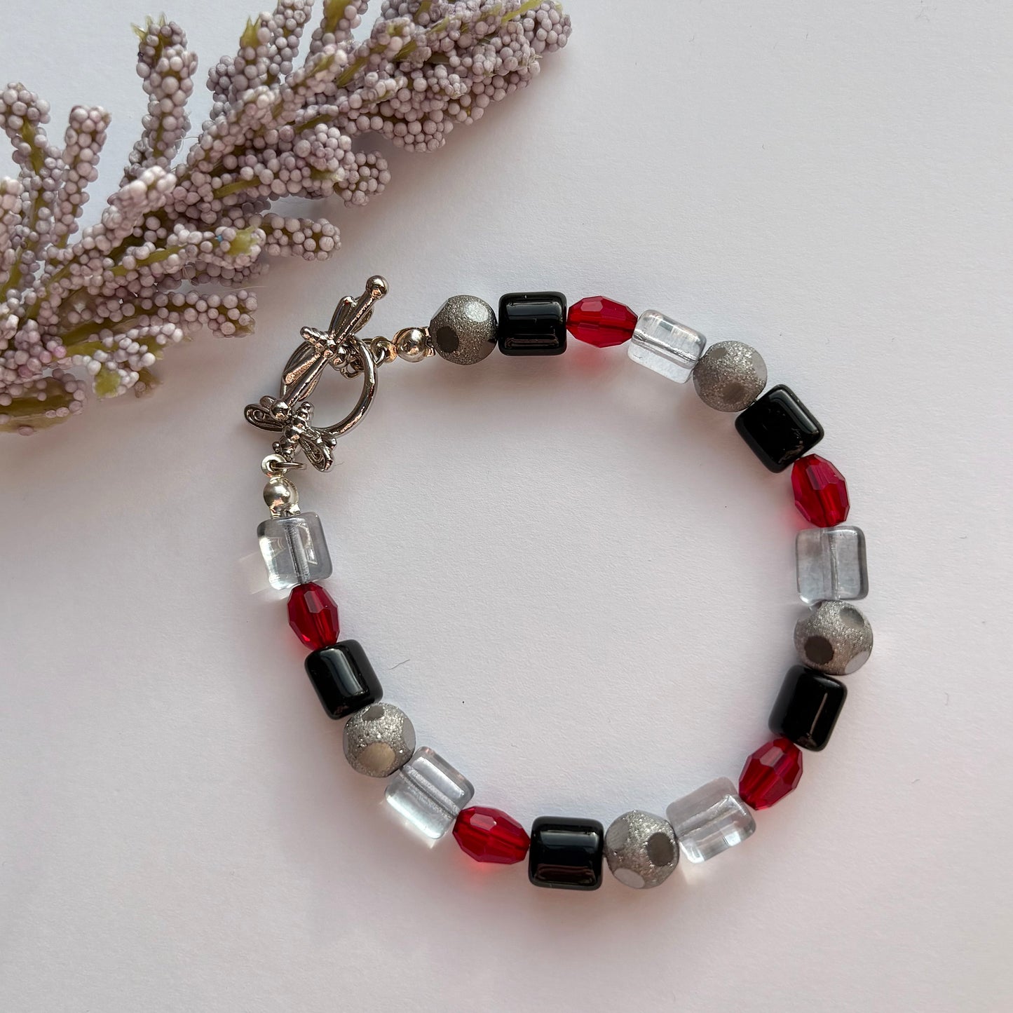 Disco Diva bracelet - Handmade beaded red and black disco ball